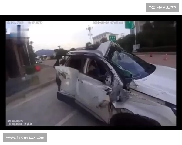 为什么很多大货车的车门上都贴一个“变形金钢“? 为什么很多大货车的车门上都贴一个“变形金钢“?